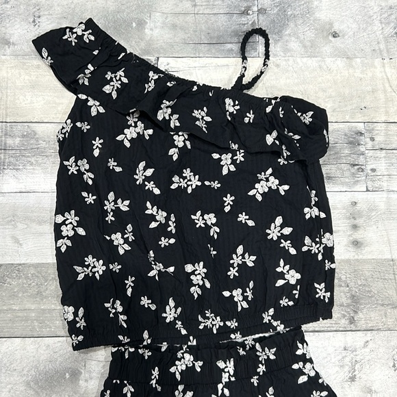Girls Cat and Jack 2 Piece set. Black Floral - Picture 2 of 5